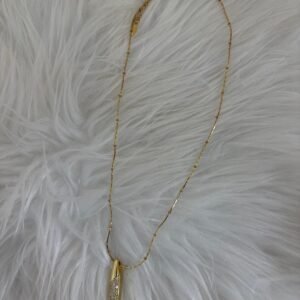 Collar Elegante Dorado con Dije de Zirconias